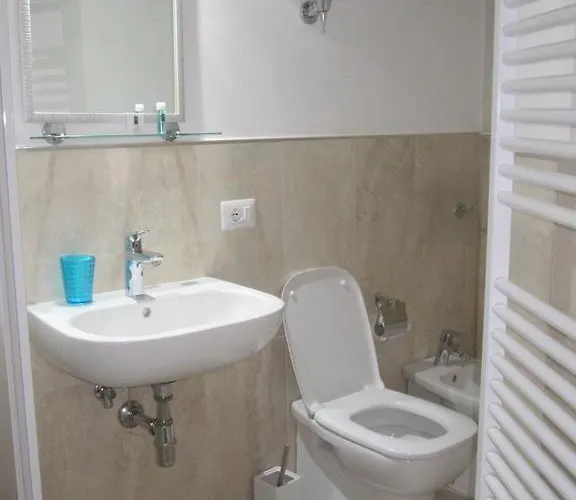 לינה וארוחת בוקר Parva Domus 3*